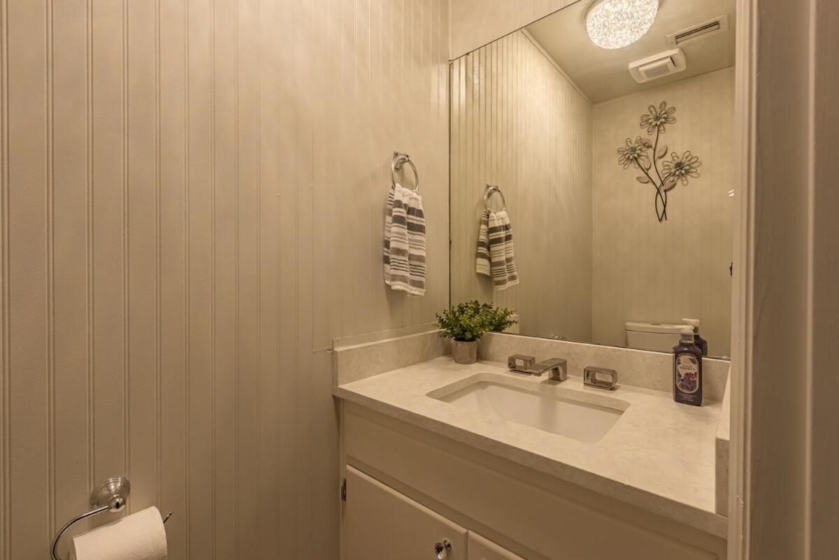 Cozy Townhome Retreat With King Bed Near I-10, Capitol, Fsu & Famu Tallahassee Exterior photo